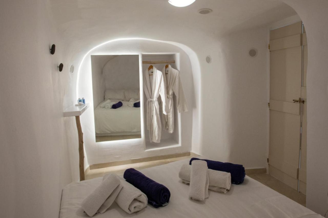Sunset View Villa Santorini - With Outdoor Jacuzzi Фиростефани Екстериор снимка