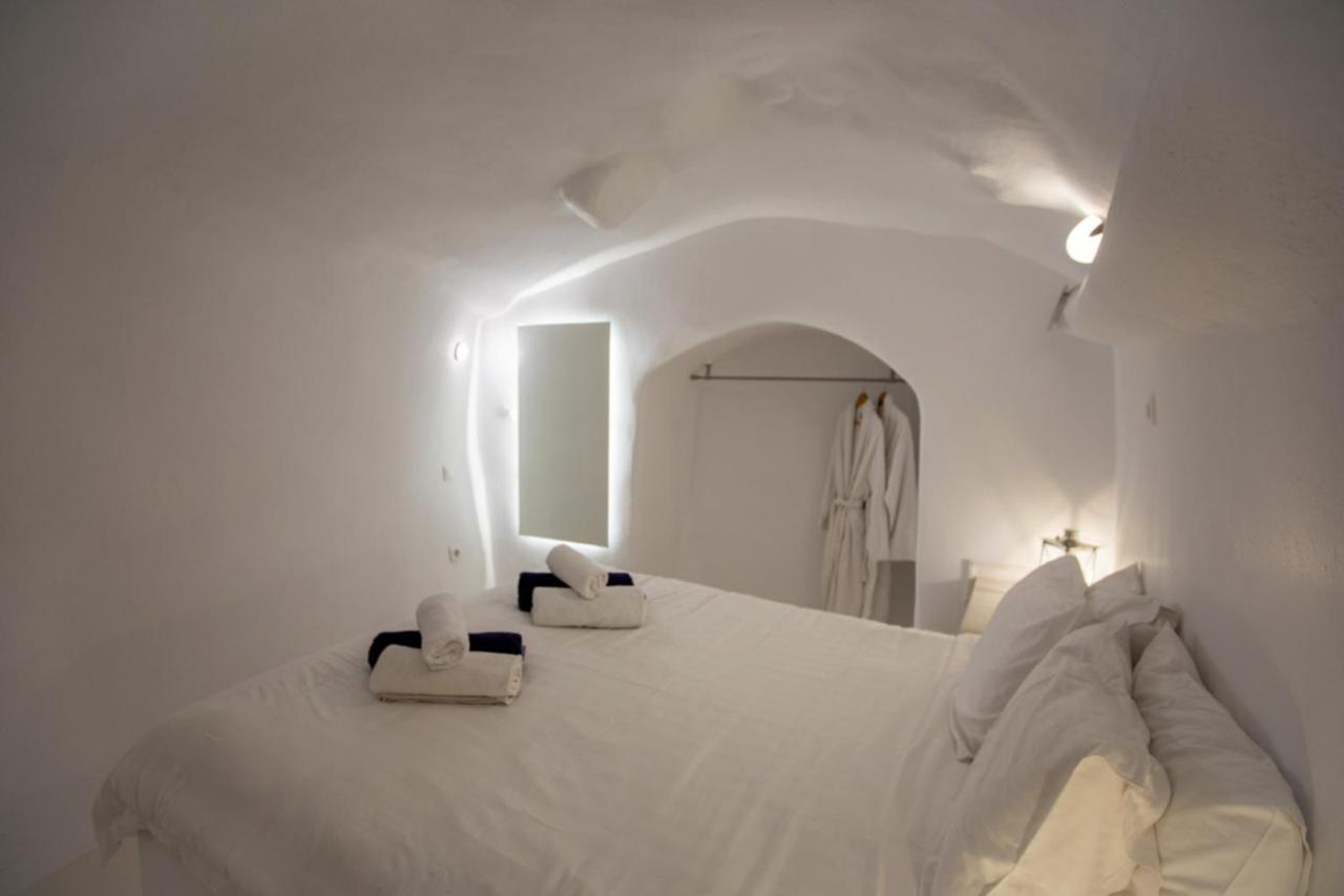 Sunset View Villa Santorini - With Outdoor Jacuzzi Фиростефани Екстериор снимка